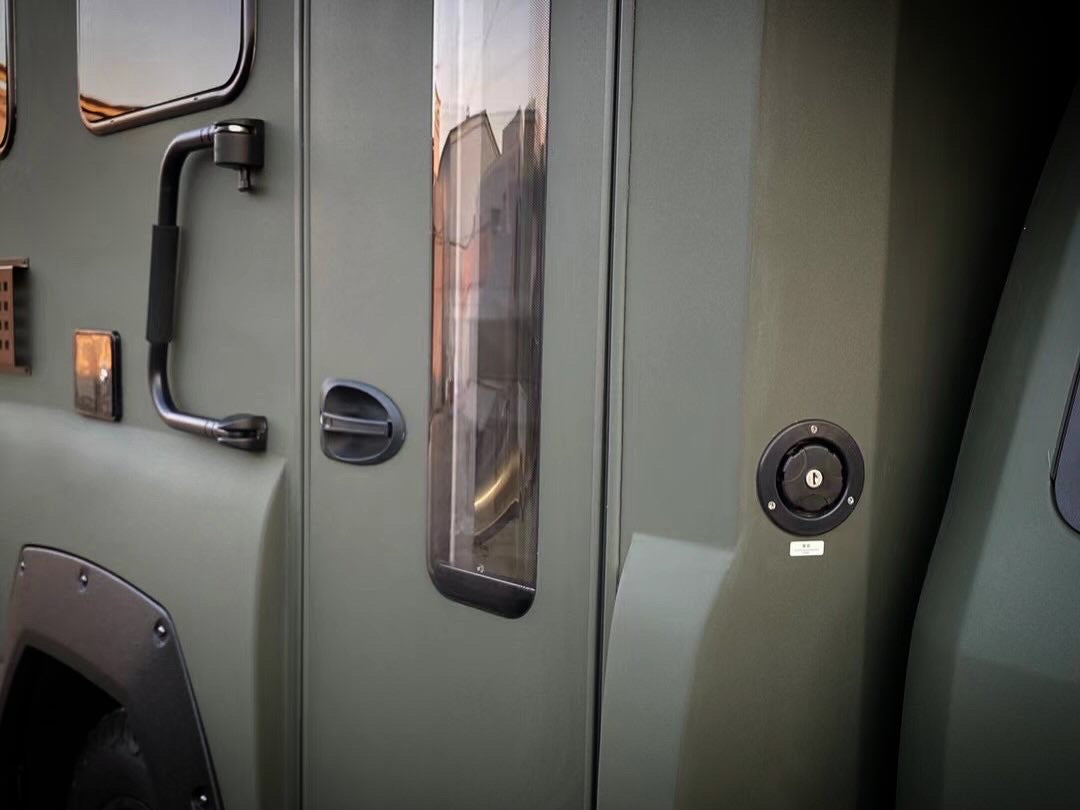 RoamLabX Carbon Fiber–Kevlar Expedition Camper Shell